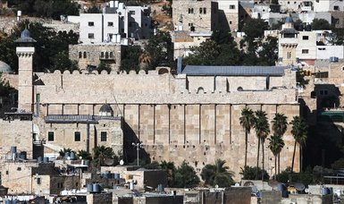 Israeli settlers assault Palestinian worshippers at Ibrahimi Mosque in Hebron