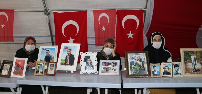 Families continue sit-in against PKK on day 376 in SE Turkey