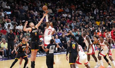 Devin Booker totals 30 points as Suns defeat Rockets