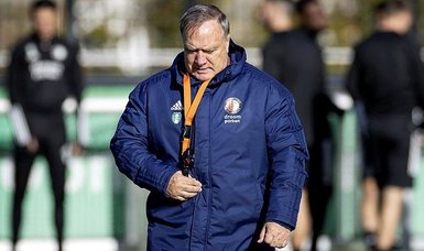 Advocaat ends coaching career in tears and on winning note