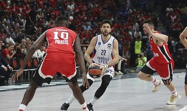 Vasilije Micic last-second 3-pointer helps Anadolu Efes qualify for 2022 Turkish Airlines EuroLeague final