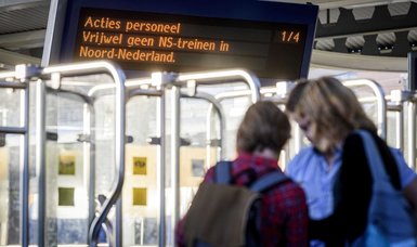Dutch unions secure 9.25% pay raise deal for rail workers