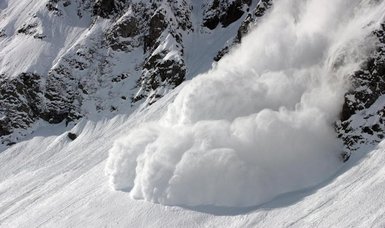 Three skiers injured after 10 swept away by avalanche in Austria