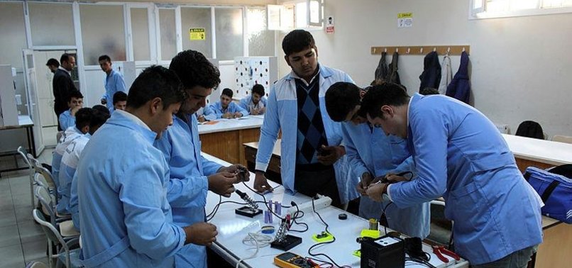 TURKISH STUDENTS PRODUCE POWER BANK CALLED HASSA FROM WASTE BATTERY