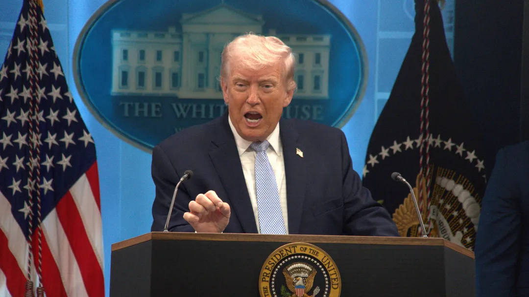 TRUMP, HÜRMÜZ’DE ABD’NİN FAALİYETLERİNİ ENGELLEMESİ HALİNDE UMMAN’I BOMBALAYACAKLARINI SÖYLEDİ.