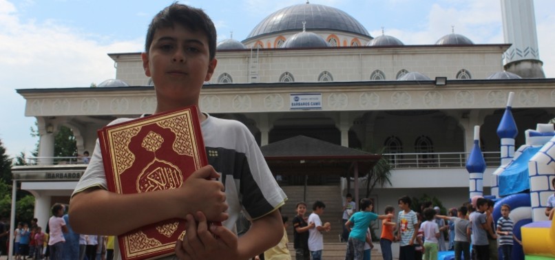PLAY AND PRAY: MOSQUES PLAYGROUND DRAWS KIDS