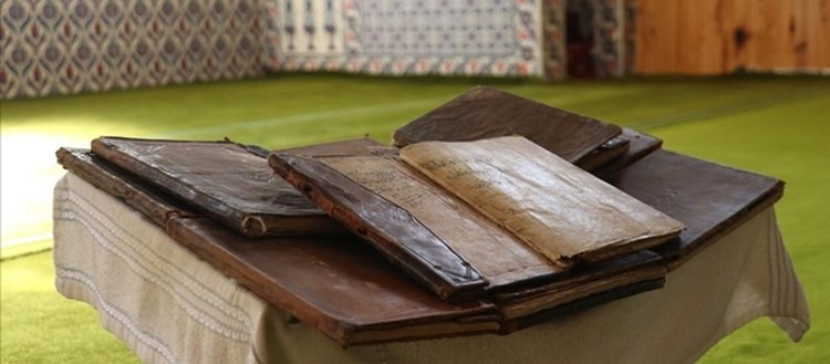 Köy camisinde bulunan yüzlerce yıllık el yazması Kur’an-ı Kerim cüzleri koruma altına alındı