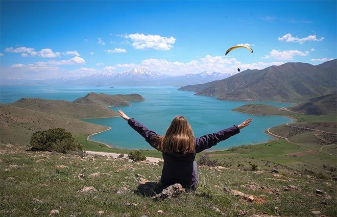 Van Gölü semalarında yamaç paraşütü