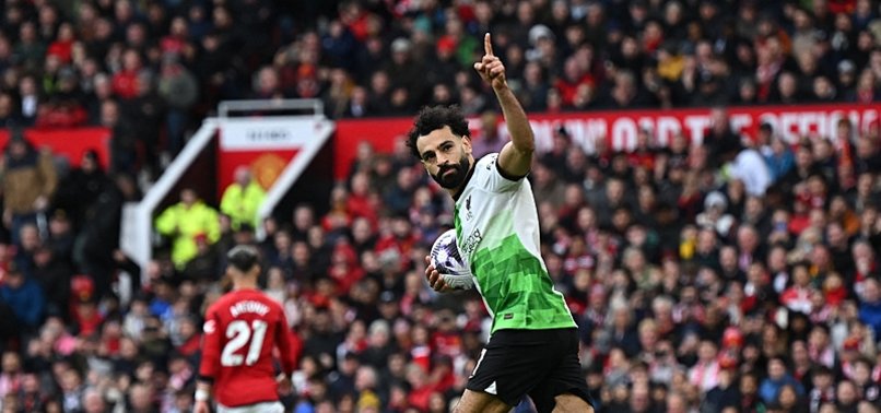 MANCHESTER UNITED, LIVERPOOL SHARE POINTS IN PREMIER LEAGUE, 2-2
