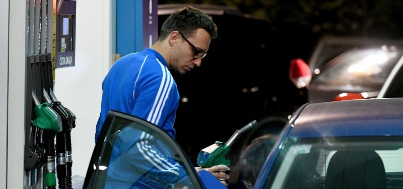EU approves effective ban on new fossil fuel cars from 2035