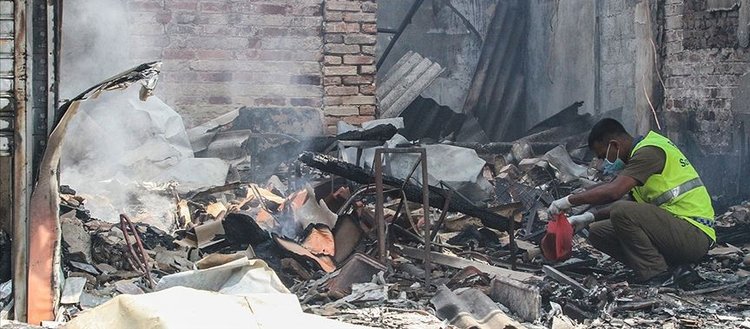 Sri Lanka’da Müslümanlara ait fabrika ateşe verildi