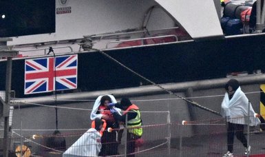 Four migrants die trying to cross the Channel