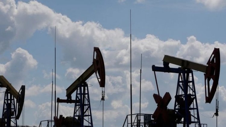 Küresel petrol arzı temmuzda günlük 230 bin varil arttı