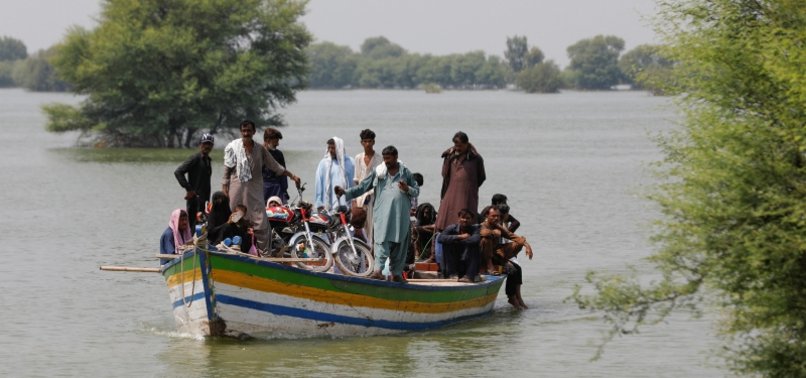 FLOODS CLAIM 5 MORE LIVES IN PAKISTAN AS AID POURS IN