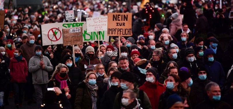 1,000 PEOPLE IN HAMBURG PROTEST AGAINST ANTI-VACCINATION MOVEMENT