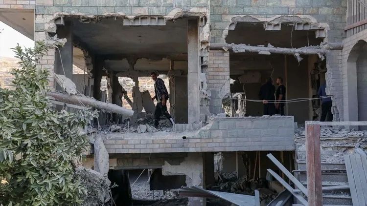 Israeli forces demolish apartment during raid in Nablus
