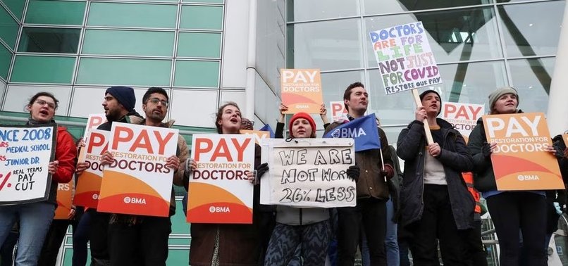 JUNIOR DOCTORS IN ENGLAND TO STAGE 4-DAY WALKOUT IN APRIL
