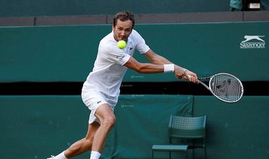 Wimbledon to ban Russian and Belarus players