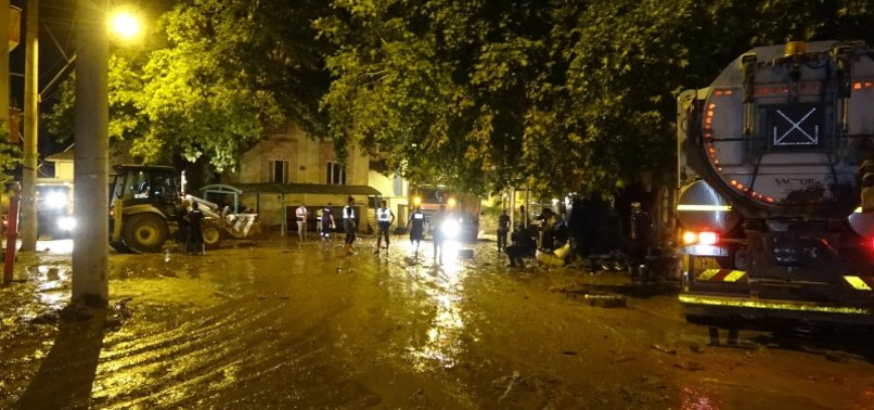 FLOODS IN NORTHWESTERN TURKEY KILL 5