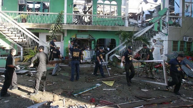 Filipinler’de camiye bombalı saldırı: 2 ölü