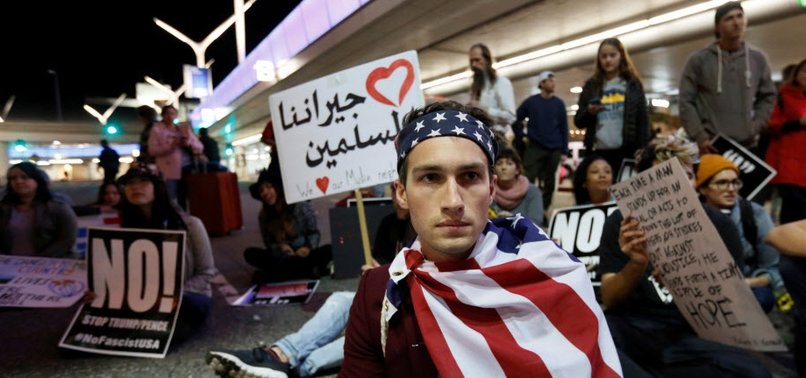 US SUPREME COURT UPHOLDS TRUMP BAN ON TRAVEL FROM MUSLIM COUNTRIES