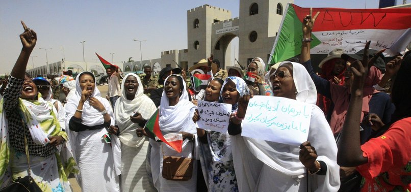 SUDANESE PROTESTERS DEMAND IMMEDIATE MOVE TO CIVILIAN RULE