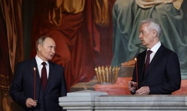 Putin attends midnight Orthodox Easter service in Moscow