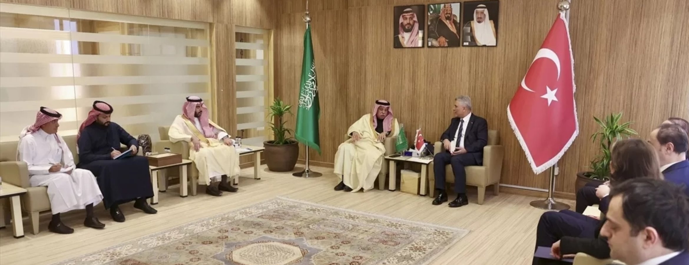 Bakan Bolat, Suudi Arabistanlı mevkidaşı el-Kasabi ile görüştü: