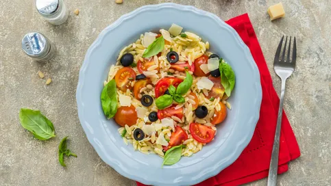 Garnitürlü Şehriye Salatası