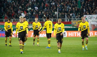 Dortmund stumble to 1-1 draw at Augsburg to make it three league games without win
