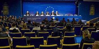 AB: 20 gün sonra gelen darbe kınaması