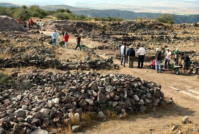 Prof. Dr. Halil İnalcık öncülüğündeki ekip