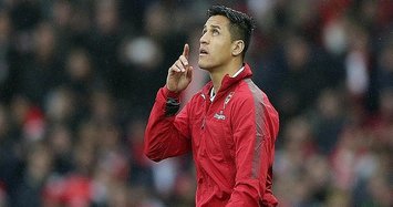 Sanchez 'arrives at Man Utd training ground'