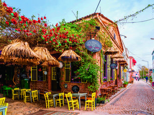 Tarih, Kültür ve Doğayla İç İçe Bir Ege Cenneti