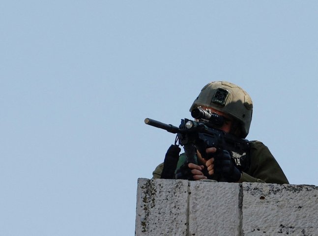 Israeli army arrests 20 Palestinians in West Bank
