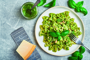 Pesto Soslu Kelebek Makarna