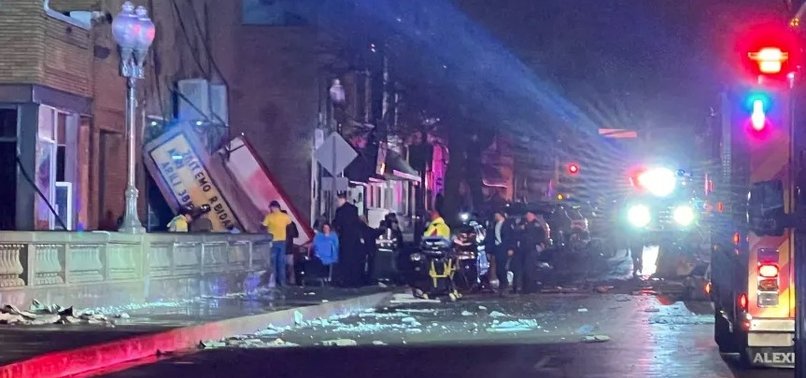 ROOF COLLAPSES AT U.S. CONCERT DURING STORM, 1 DEAD, 28 INJURED