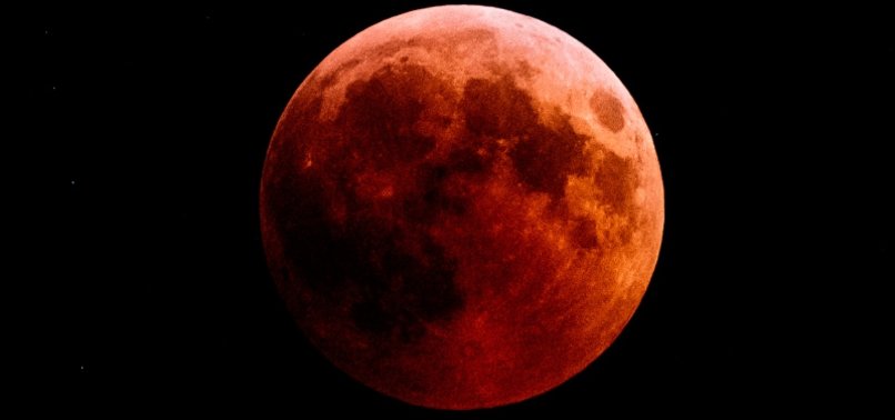 DONT MISS TONIGHTS TOTAL LUNAR ECLIPSE, BLOOD MOON