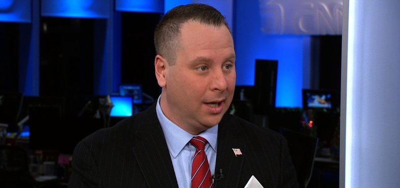 IN REVERSAL, FORMER TRUMP AIDE SAYS HELL PROBABLY COOPERATE