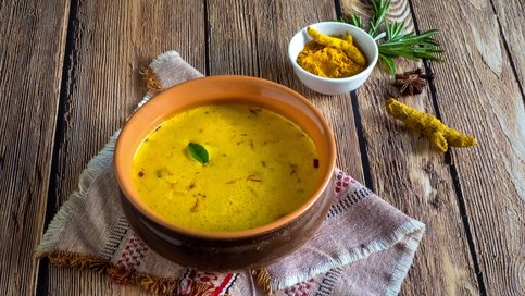 Zerdeçallı Tavuk Suyu Çorbası