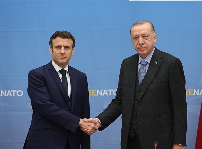 Erdoğan expresses gratitude to Macron for solidarity over deadly quakes