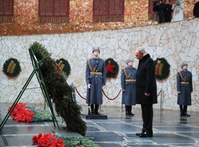 Putin commemorates Stalingrad battle, echoing Ukraine fight