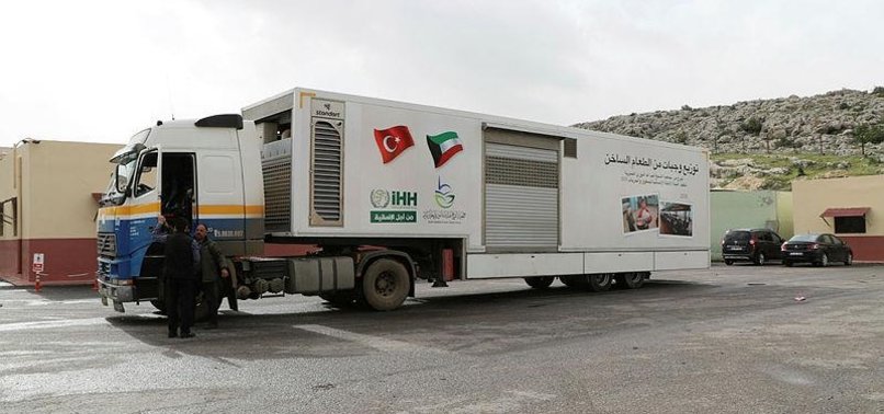 TURKISH AGENCY SETS UP MOBILE KITCHEN IN SYRIA’S IDLIB
