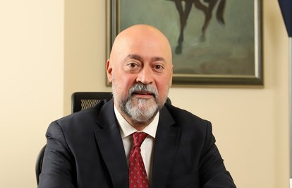 ahrefindexisiklarholdingclasstkktLnktargetblankIşıklarHoldingaden2023te10milyarTLciro