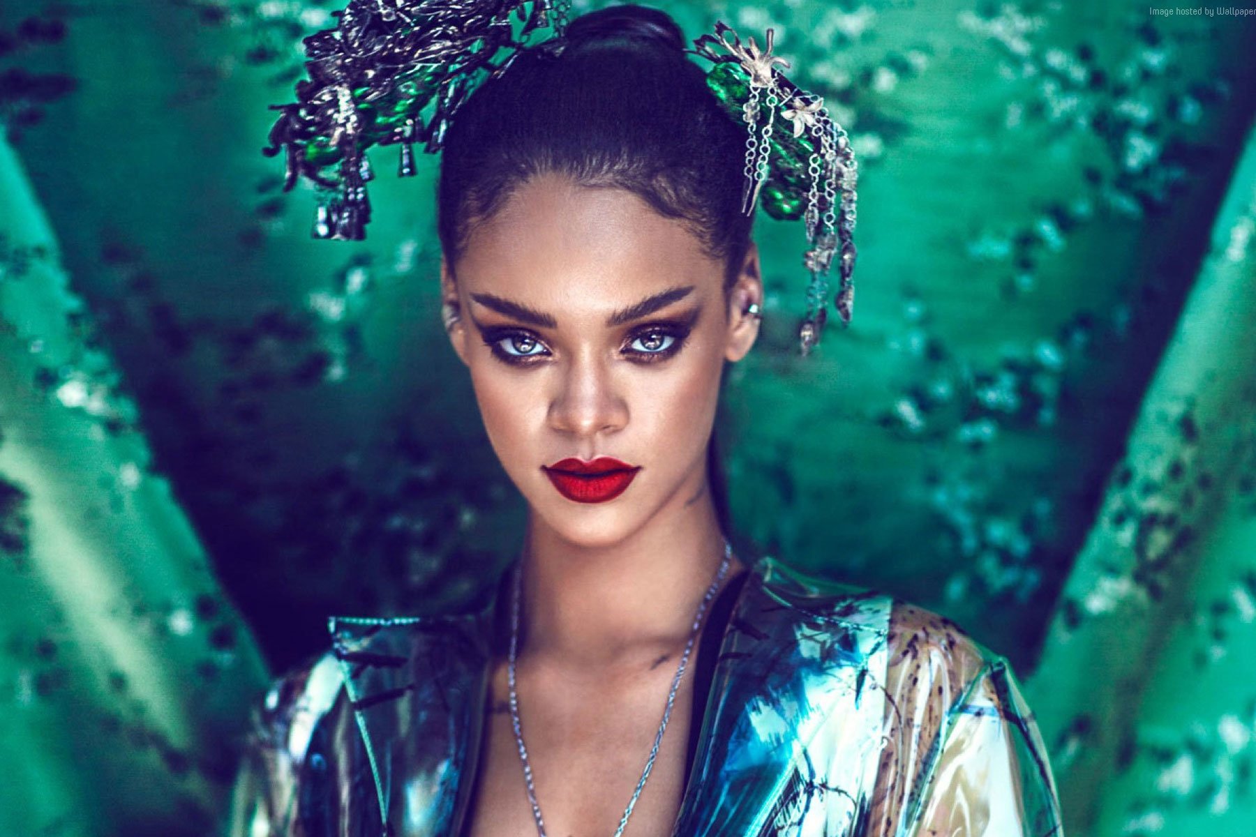 RİHANNA SNAPCHAT’İ AFFETMEDİ