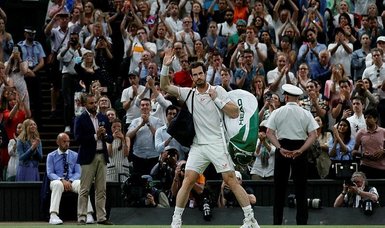 Shapovalov ends Murray's run at Wimbledon