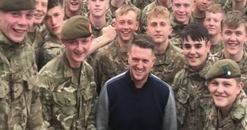UK army launches probe into soldiers posing photo with far-right figure