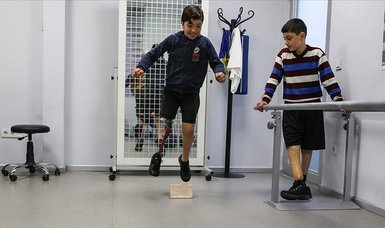 Prosthetic leg changes life of Syrian boy in SE Turkey