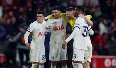 Tottenham Spurs win 2-0 at Nottingham Forest to stay on heels of Premier League top four