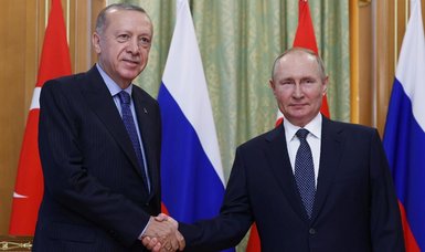 Kremlin says Russian, Turkish presidents constantly stay in touch